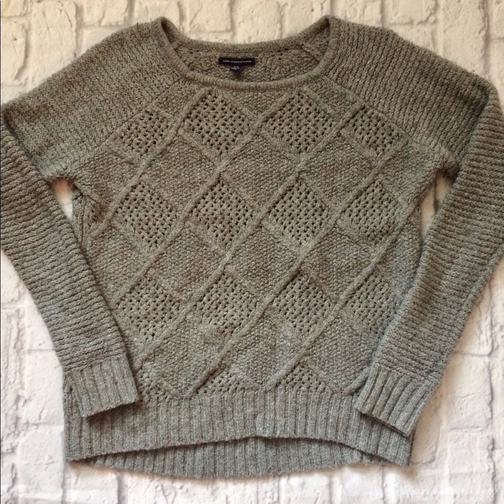 American Eagle Outfitters Sweater Size Medium